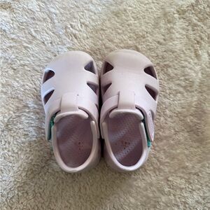 Children's Soft Light Pink Closed-Toe Sandals with Hook-and-Loop Strap